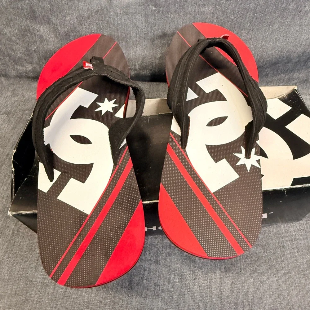 DC Shoes Central Graffik BX Mens 13 Red Black White Synthetic Skate Flip Flops